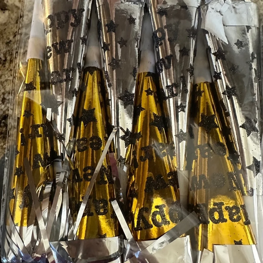 NEW! New Years Party Hats (8) Tiaras (4) & Noisemakers (8) Black & Gold Bundle!